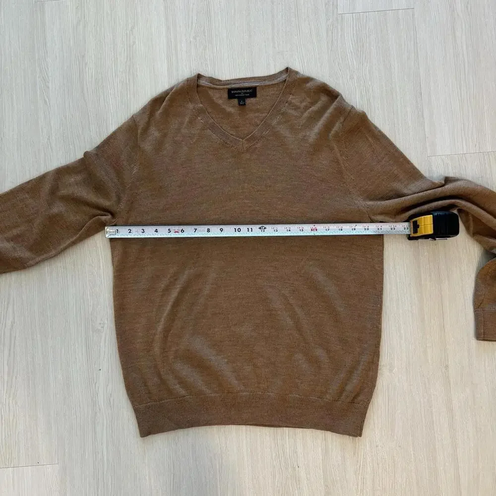 Men’s Banana Republic 100% Merino Wool V Neck Sweater - Fall Cozy Sweater